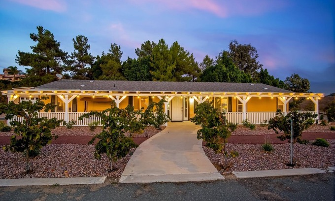 Temecula House | Bella Vista Villa Getaway Private Vineyard With Spa. Relax with Family & friends