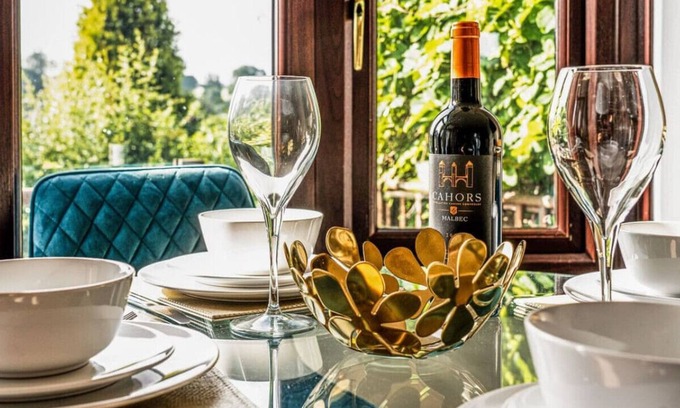 Ashbourne House | Belle Cottage is a stunning cottage in the heart of the historic market town of Ashbourne.
