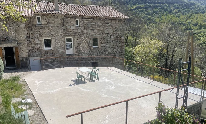 Pereyres House | Belle Maison en Pierre au Calme