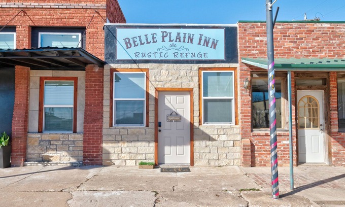 Baird Apartment | Belle Plain Inn Rustic Refuge