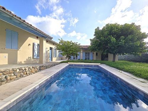 Fronton House | Belle Villa au cœur du frontonnais - Cœur de village - Piscine, jardin et terrasses privés - Climatisation - 8 personnes - 5 lits