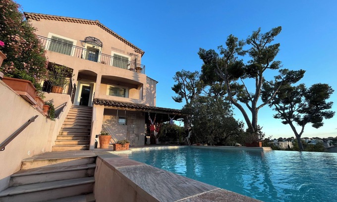 Carry-le-Rouet House | Belle Villa au Dessus du Port Dans la Verdure