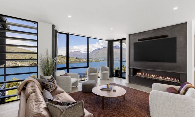 Queenstown Villa | Belle Vue Villa - Stunning Views and Hot Tub