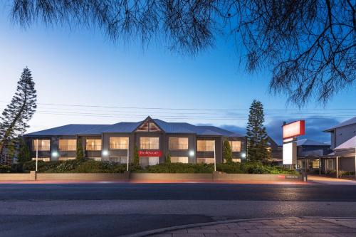 Lakes Entrance Hotel | Bellevue On The Lakes