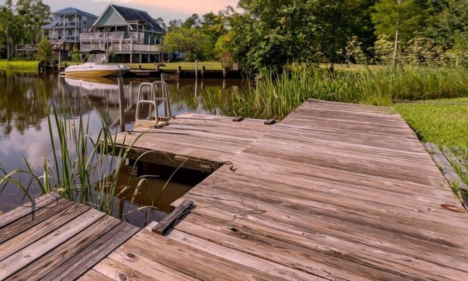 Gulfport House | Bells on the Biloxi Pet Friendly Waterfront Sleeps 6