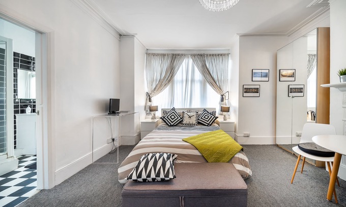 Belsize Apartment | Belsize Park spacious Studio flat