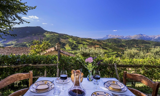 Monte San Martino House | Belvilla by OYO La Sibilla