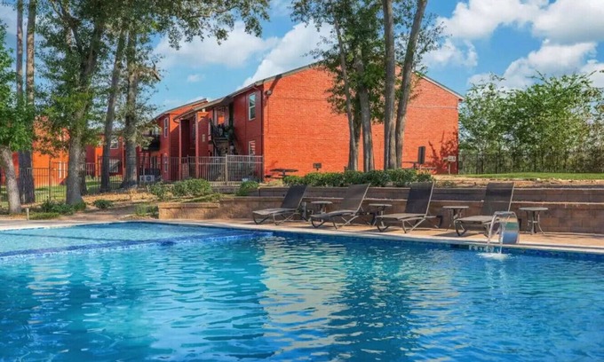 Garden Oaks Apartment | Bend 1505 0000000000