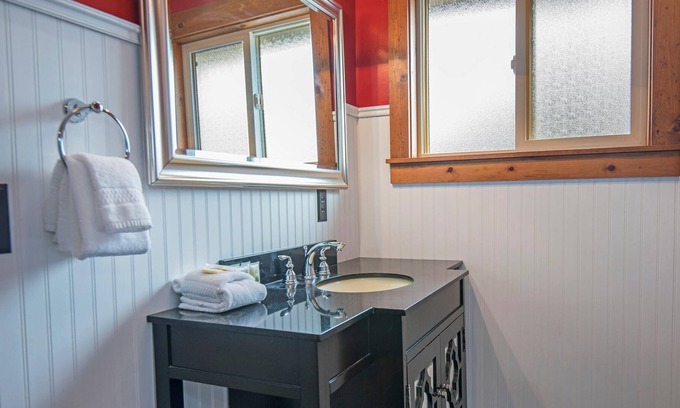 Southwest Bend House | Bend Basecamp Retreat