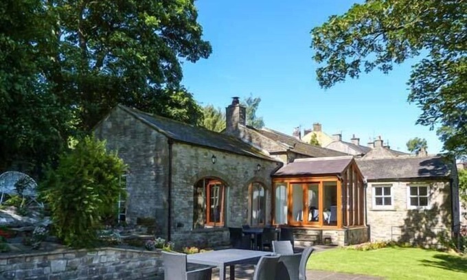 Middleham Cottage | BENINGBOROUGH, luxury holiday cottage, with open fire in Middleham