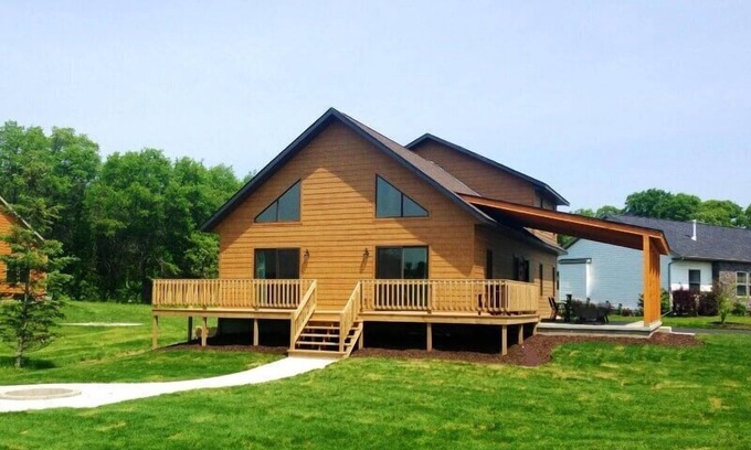 Wisconsin Dells House | Bennett Chalet @ Spring Brook Resort