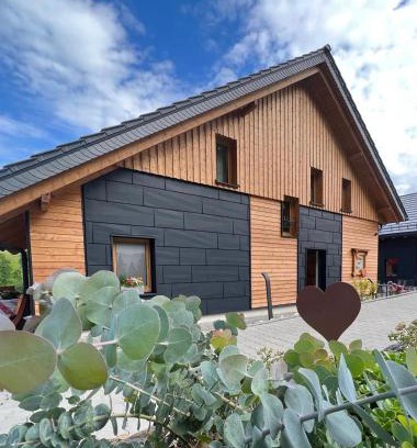 Breitenbrunn/Erzgeb. House | BergNest Ferienhäuser "Haus mit Herz"