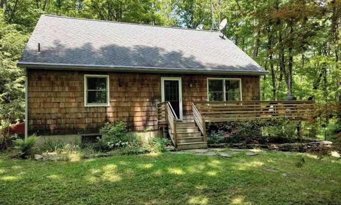 Otis Cottage | Berkshires Cottage + Trails & Water Nearby