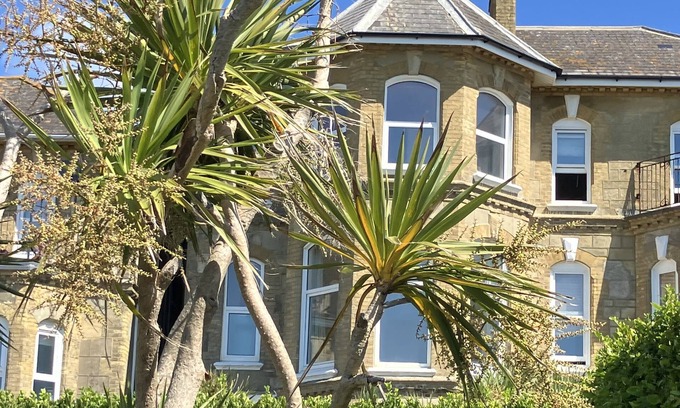 Ventnor House | Bermuda House with parking, good sea view and minutes from beach and shops