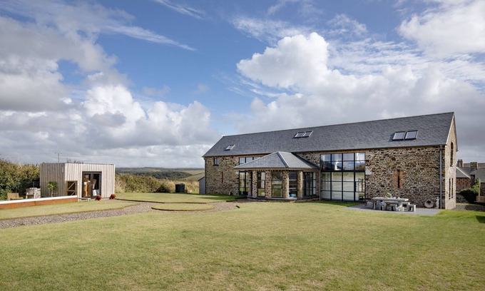 Hartland Cottage | Berry Barn is a tranquil haven nestled in an Area of Outstanding Natural Beauty