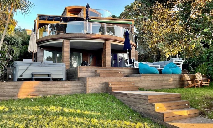 Bayswater House | Bespoke Stays - Bayswater Waterfront Wonderland