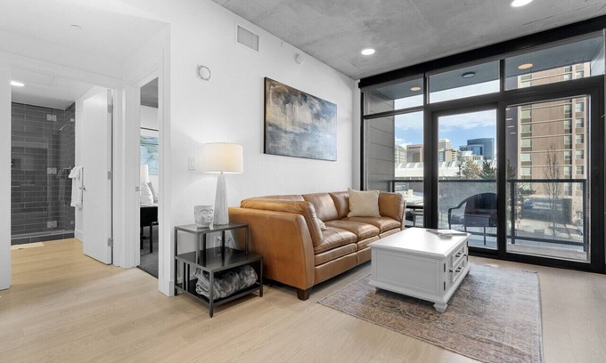 Rio Grande Apartment | Best Amenities Pool/Htub/Gym/Pking Downtown Views!