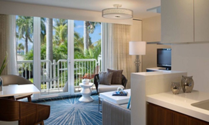 Oranjestad Resort | BEST beachfront resort in Aruba - Renaissance Wind Creek Ocean Suites