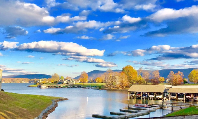 North Shore Condo | BEST FALL VIEW & LOCATION BERNARDS LANDING 2B-INDOOR POOL HOT TUB-OPEN