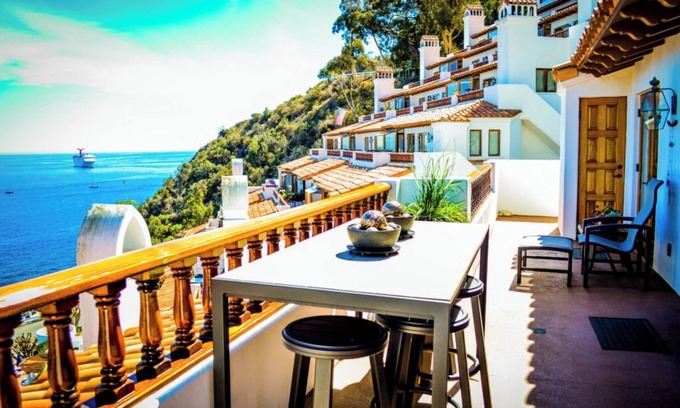 Avalon Villa | Best Hamilton Cove Views, remodeled Villa w. Golf Cart