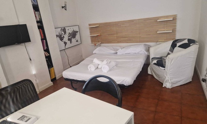 Historic Center Apartment | Best location in Bologna. Studio equipped for long stays. SuperHost since 2011.
