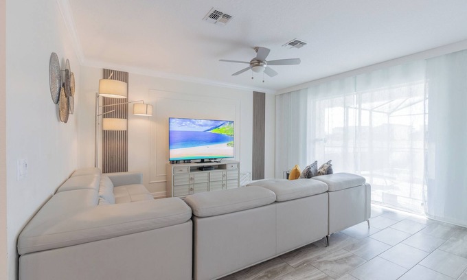 Kissimmee House | Best Location in Storey Lake - Ultimate Lake View Villa - 15 Mins to Disney!