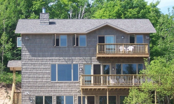 Sturgeon Bay House | BEST LOCATION on the border of the Whitefish Dunes St Park - the Best Sand Beach