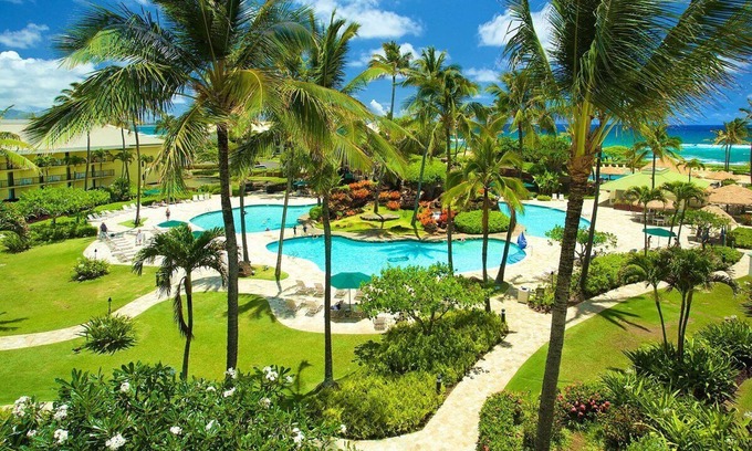 Hanamaulu Condo | BEST Ocean View on Property 2 Queen beds Beachfront Resort, restaurant's on site