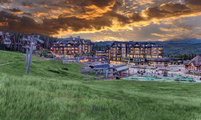 Breckenridge Cabin | BEST Ski in/Ski out! Grand Colorado Peak 8! Two Bedroom. Sleeps 8.