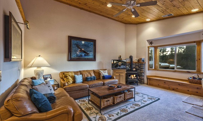 Truckee Condo | Best Tahoe Donner Location. EV Charger. Fast WiFi. Unlimited Hot Water.