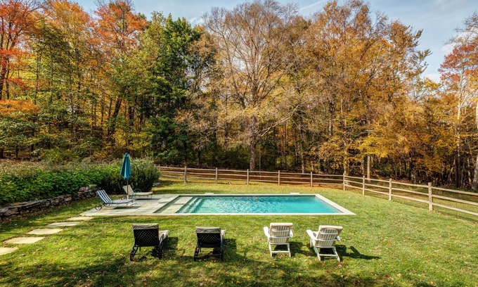 Washington House | BEST TOWN WASHINGTON PoshPadsCT "SOUTH ST" 2Hrs NYC, Mint, Pool, Ski, BBQ, Bike