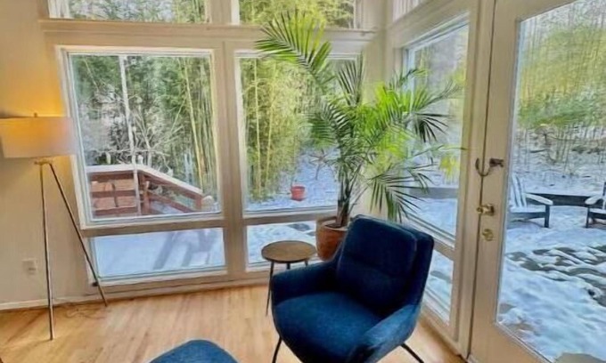 Alcova Heights House | Best Vacation Home in Arlington, 4 bedrooms 3 full bath, 8 beds, 12 guests