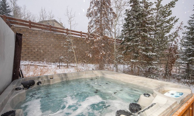Wildernest House | Best Value: Private Hot Tub, Pet Friendly, Game/TV Room, Sauna, Fireplace