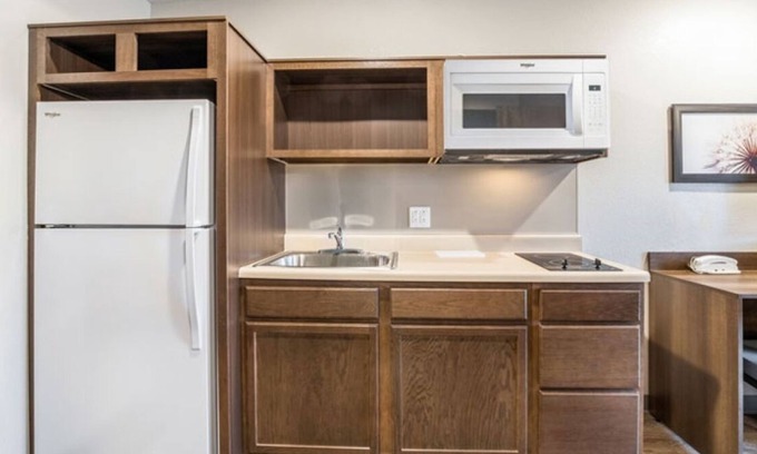 Moreno Valley Hotel | Best Value, Quality Stay! 4 Modern Units, Full Kitchen, Pets Allowed!