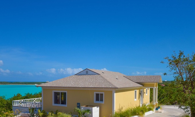 Great Exuma House | Best View in Exuma, Close to Lovely Beach - Solar, Water Pressure system & pool