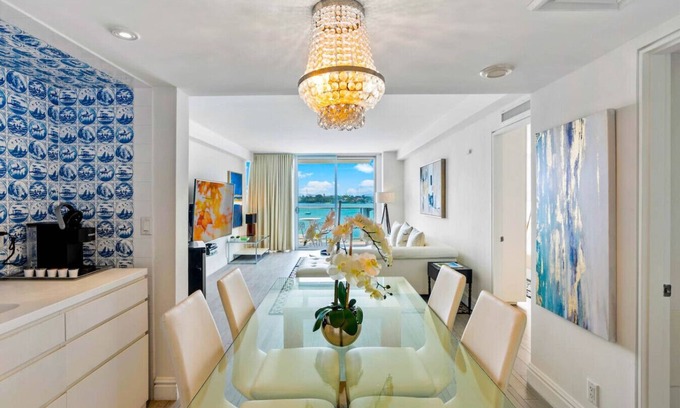 West Avenue Condo | Best View in South Beach Miami Bay view Balcony King Suite