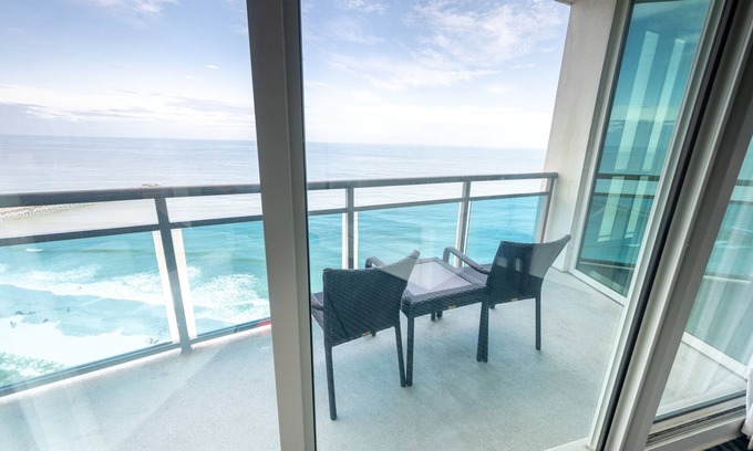 Downtown Myrtle Beach Condo | Best Views in Myrtle|Top Floor Penthouse|King Bed!