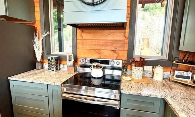 Sevierville House | Best Views, pool, hottub, theater,arcade, games,sleeps16