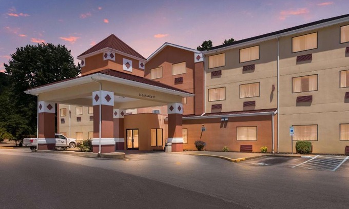 Chapmanville Hotel | Best Western Logan Inn