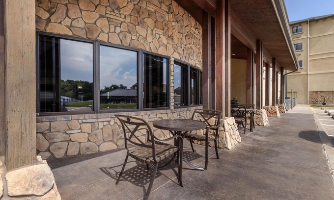 Stillwater Hotel | Best Western Plus Cimarron Hotel & Suites
