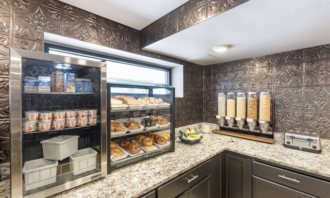 West Milwaukee Hotel | Best Western Plus Milwaukee West