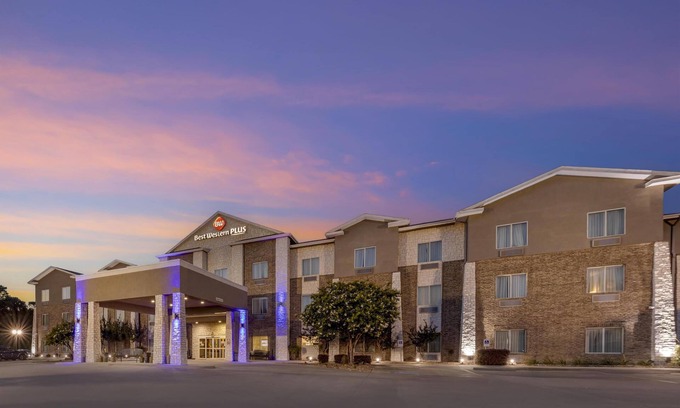Madill Hotel | Best Western Plus Sand Bass Inn & Suites