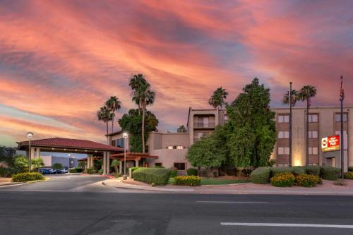 Thunderbird Industrial Airpark Hotel | Best Western Plus Scottsdale Thunderbird Suites
