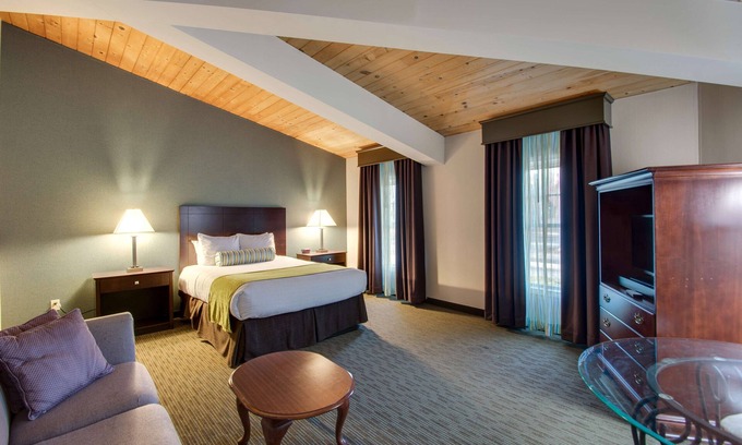 Hampton Hotel | Best Western Plus The Inn at Hampton