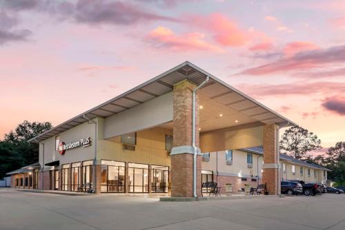 Demopolis Hotel | Best Western Plus Two Rivers Hotel & Suites