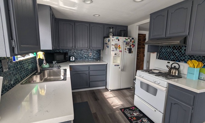Central San Pedro Condo | Between Los Angeles & Disneyland (Ocean view) 1bed