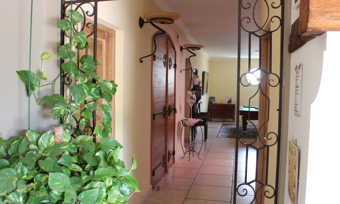 Le Pouget House | Between river, lake and sea, LANGUEDOCIENNE BASTIDE with billiards and 4 bedrooms