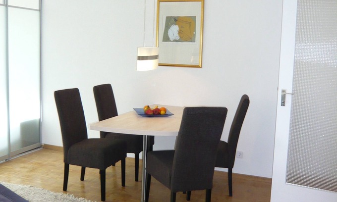 Charlottenburg Apartment | Between the opera and the palace, Friederike apartment, subway and bus right next door