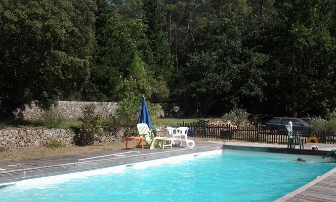 Carces House | Between vineyards and forests in a 15000m2 park.