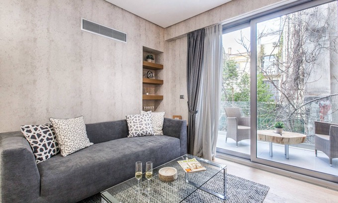 Plaka Apartment | Beverly Suite II in Plaka by JJ Hospitality-